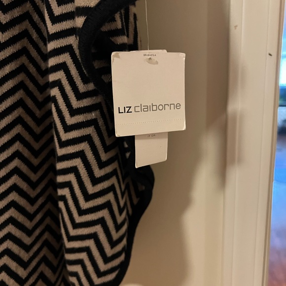 Liz Claiborne Ladies Cape - Picture 3 of 6